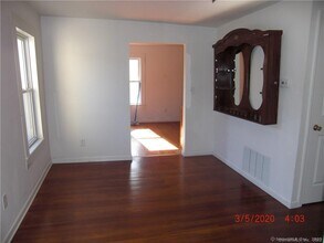 366 Derby Ave in Derby, CT - Building Photo - Building Photo