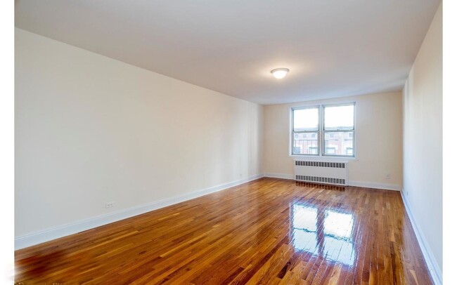 406 W 44th St in New York, NY - Building Photo - Building Photo