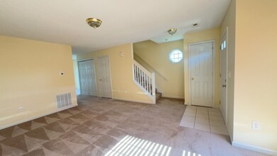 1048 Alexander Hamilton Ln in Harrisonburg, VA - Building Photo - Building Photo