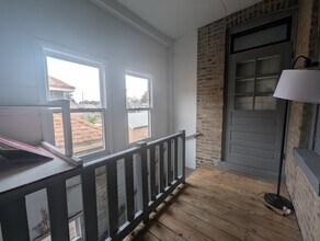 5820 W Berteau Ave, Unit 2 in Chicago, IL - Building Photo - Building Photo