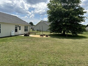 146 Cavalier Dr in Raeford, NC - Building Photo - Building Photo