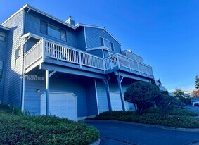 31080 State Rte 20 in Oak Harbor, WA - Building Photo