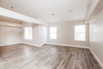 106 Spinnaker Dr in Henderson, NV - Building Photo - Building Photo