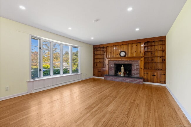 67 Hicock Dr in Southbury, CT - Building Photo - Building Photo