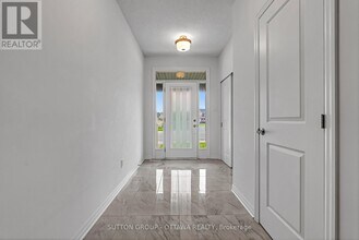 1036 Cobble Hill Dr in Ottawa, ON - Building Photo - Building Photo