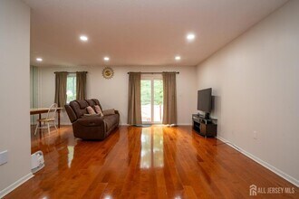 16 Thoreau Dr in Plainsboro, NJ - Building Photo - Building Photo