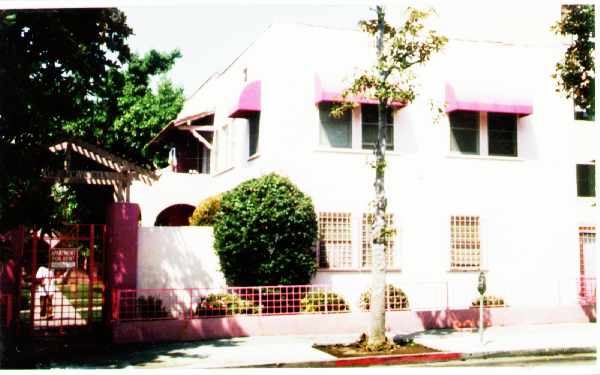 1723-1731 N Wilcox Ave in Los Angeles, CA - Foto de edificio - Building Photo