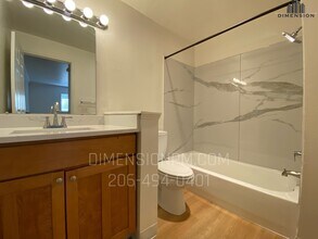 1519 Maple Ln in Kent, WA - Foto de edificio - Building Photo