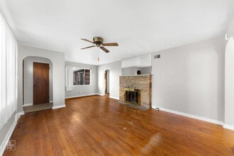 32857 N Alleghany Rd in Grayslake, IL - Building Photo - Building Photo