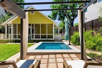 1608 Hether St in Austin, TX - Foto de edificio - Building Photo