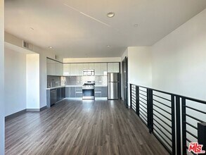 552 N Hobart Blvd in Los Angeles, CA - Building Photo - Building Photo