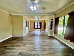 2438 W Clarendon Dr in Dallas, TX - Building Photo - Building Photo