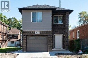 912 Hall Ave in Windsor, ON - Building Photo