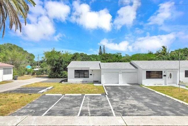 2419 Pierce St in Hollywood, FL - Building Photo - Building Photo