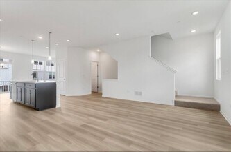 1060 E Oakton St in Des Plaines, IL - Building Photo - Building Photo