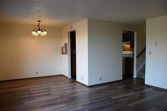 108 Kensington Ave S, Unit Unit #4 in Kent, WA - Foto de edificio - Building Photo