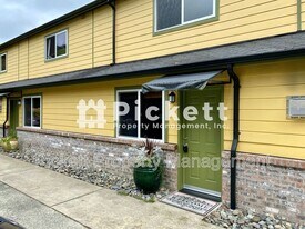 4673 NW Walgren Dr in Silverdale, WA - Building Photo
