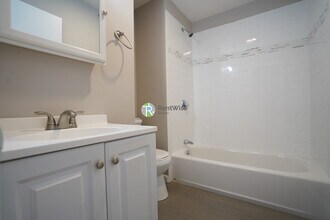 1055 Beacon St in Brookline, MA - Building Photo - Building Photo