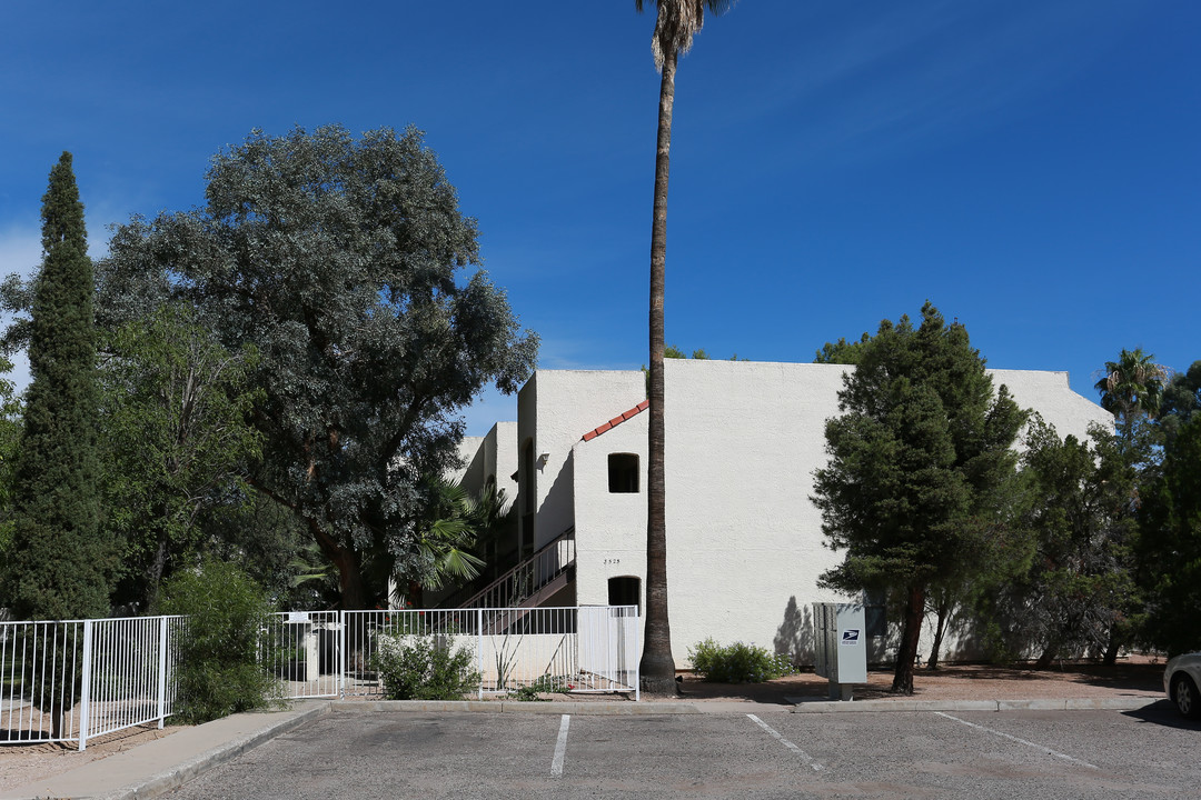 El Con Garden Apartments in Tucson, AZ - Building Photo