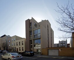 53 Diamond St in Brooklyn, NY - Building Photo