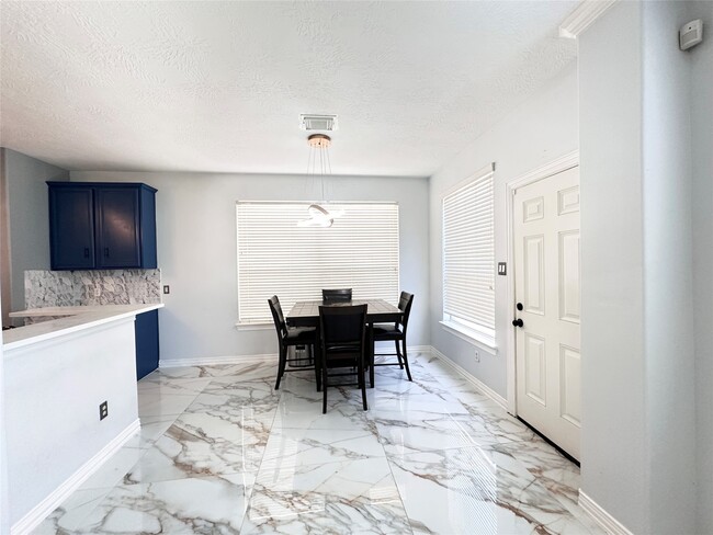 2819 Lake Shore Harbour Dr