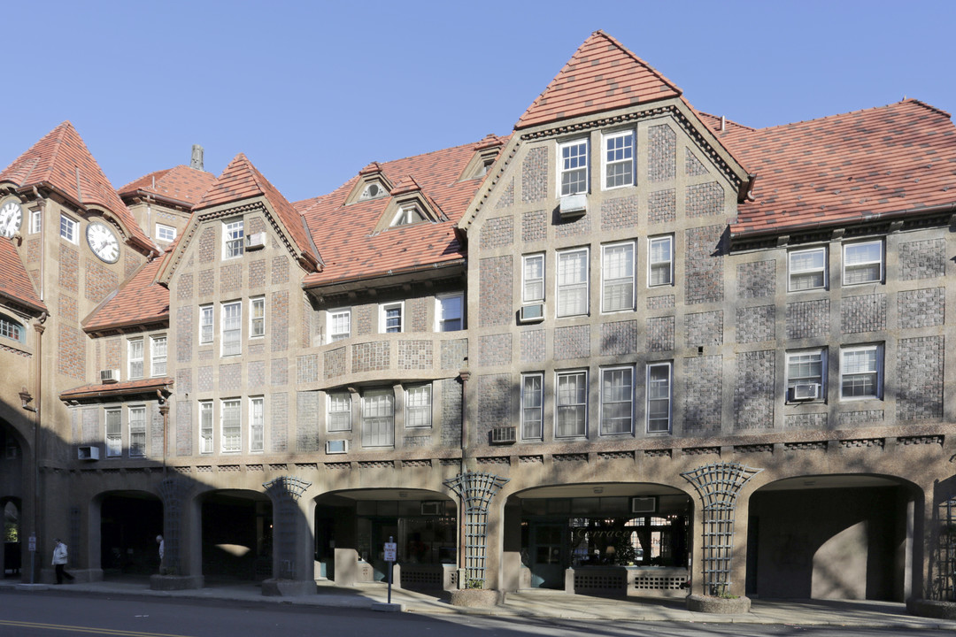 12 Station Sq in Forest Hills, NY - Foto de edificio