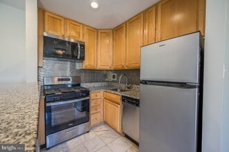 6141 Leesburg Pike in Falls Church, VA - Building Photo - Building Photo