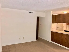 938 W Cleveland St in Fayetteville, AR - Building Photo - Building Photo
