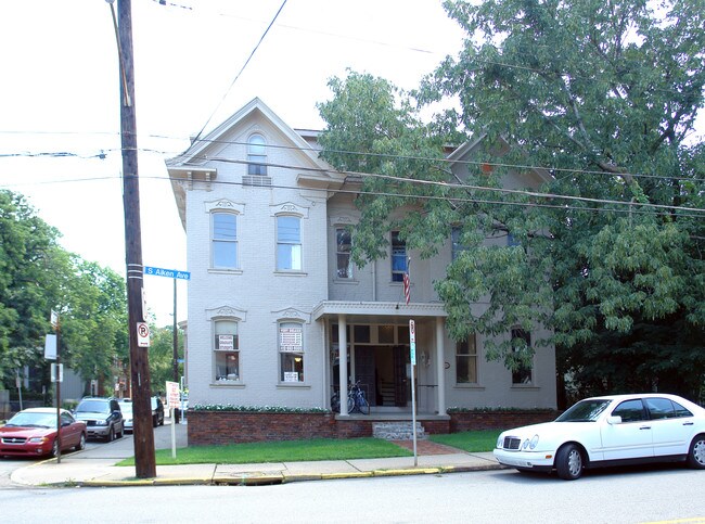 911 S Aiken Ave in Shadyside, PA - Building Photo - Building Photo