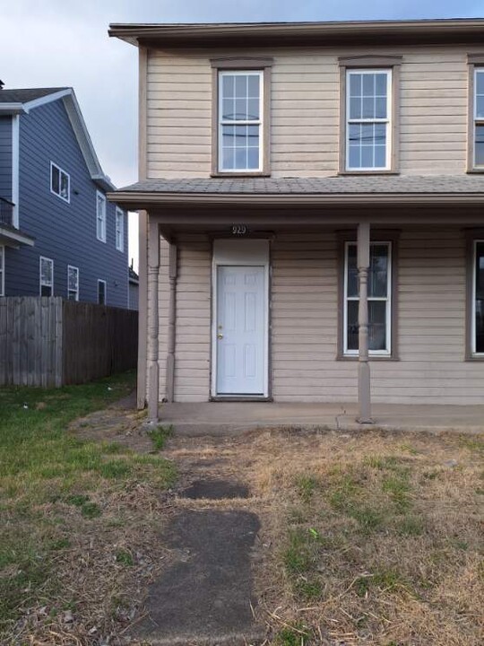 929 Xenia Ave in Dayton, OH - Building Photo