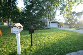 1218 Aldrich Way in Faribault, MN - Building Photo - Building Photo