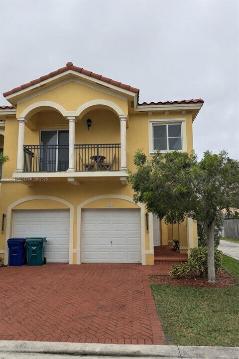 7031 SW 165th Ave in Miami, FL - Building Photo