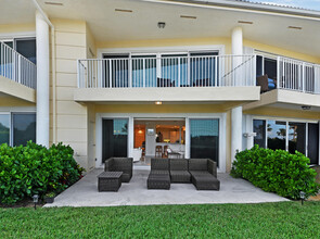 5111 N Ocean Blvd in Boynton Beach, FL - Foto de edificio - Building Photo