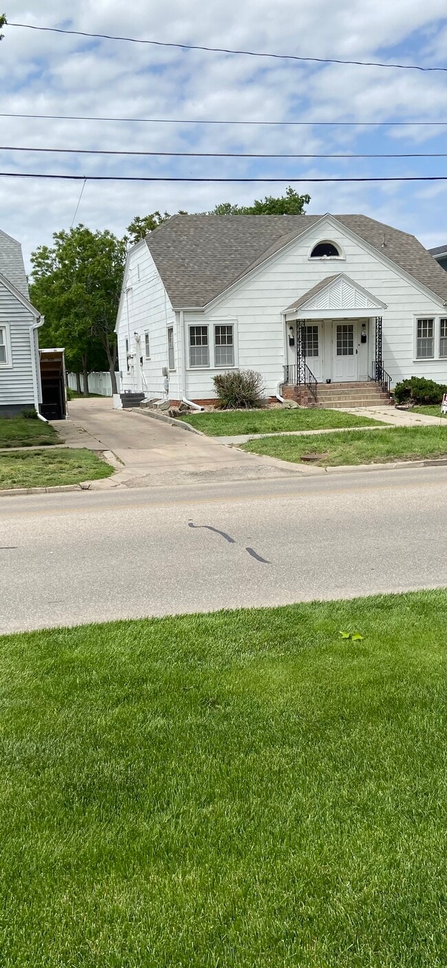 property at 316 W 7th St