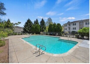21 Hampshire Rd, Unit 115 in Methuen, MA - Building Photo - Building Photo