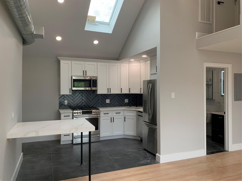 144 2nd St in Mineola, NY - Building Photo