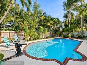 4810 NE 13th Ave in Oakland Park, FL - Building Photo - Building Photo