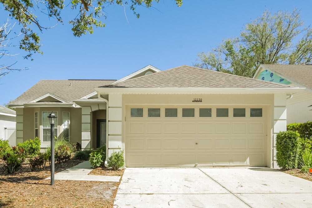12239 Hollybush Terrace in Lakewood Ranch, FL - Building Photo