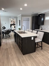 15949 S Flores Rd in San Antonio, TX - Foto de edificio - Building Photo