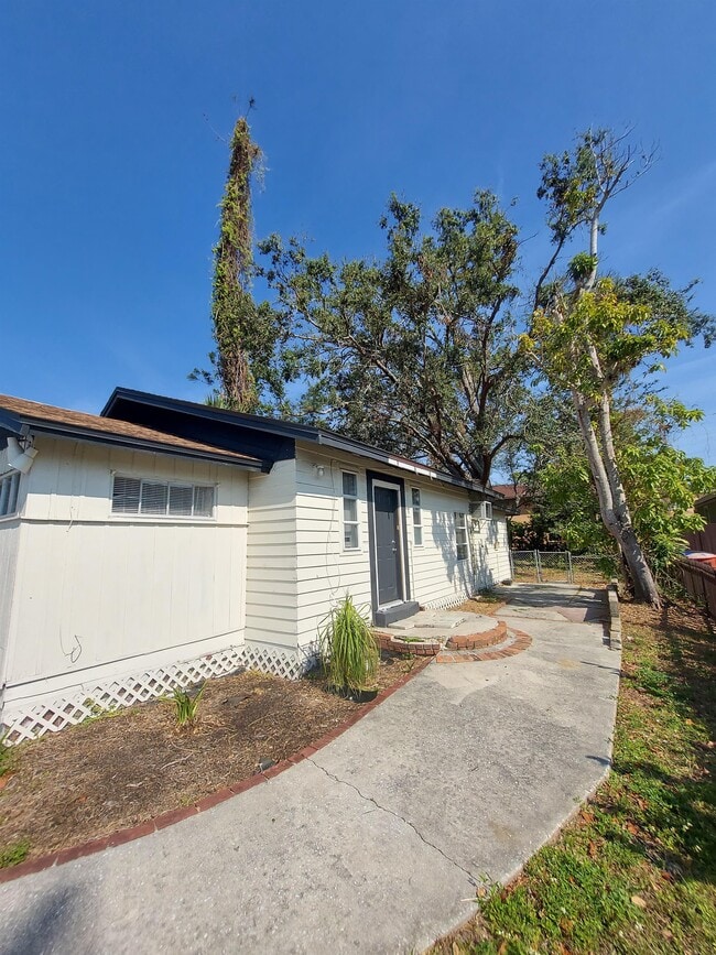 property at 1915 Hill Ave