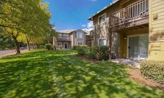 Pioneer Ridge Apartments in Oregon City, OR - Building Photo