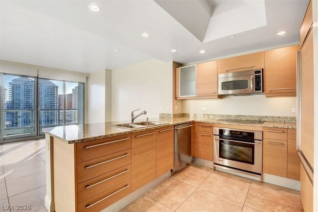 222 Karen Ave in Las Vegas, NV - Building Photo - Building Photo