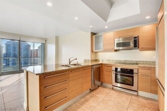 222 Karen Ave in Las Vegas, NV - Foto de edificio - Building Photo