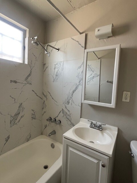 517 W 84th St, Unit 3 in Los Angeles, CA - Building Photo - Building Photo