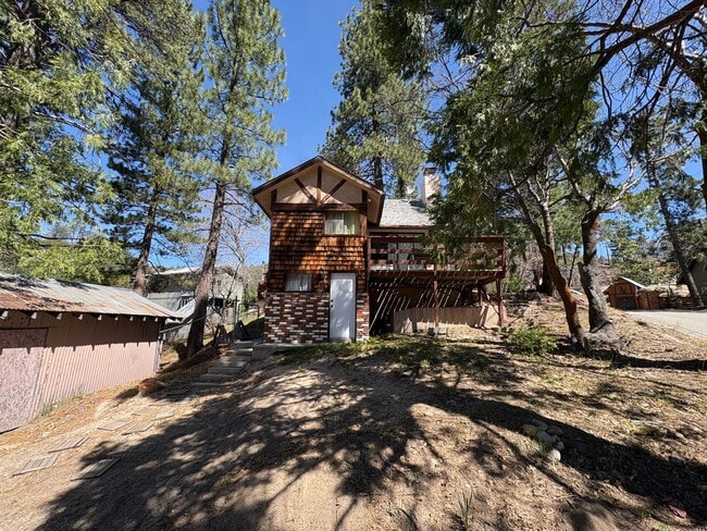 32868 Deer Ln in Running Springs, CA - Building Photo - Building Photo