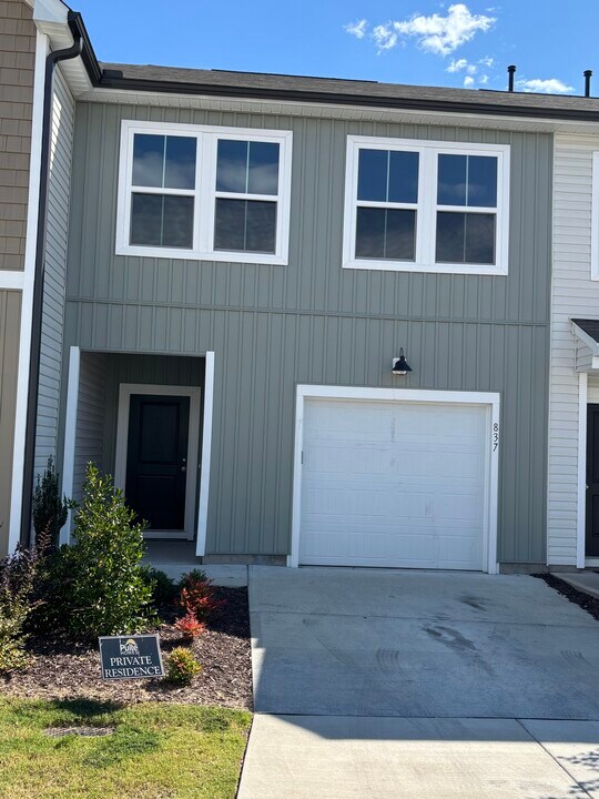 837 Falls Grove Trl in High Point, NC - Building Photo