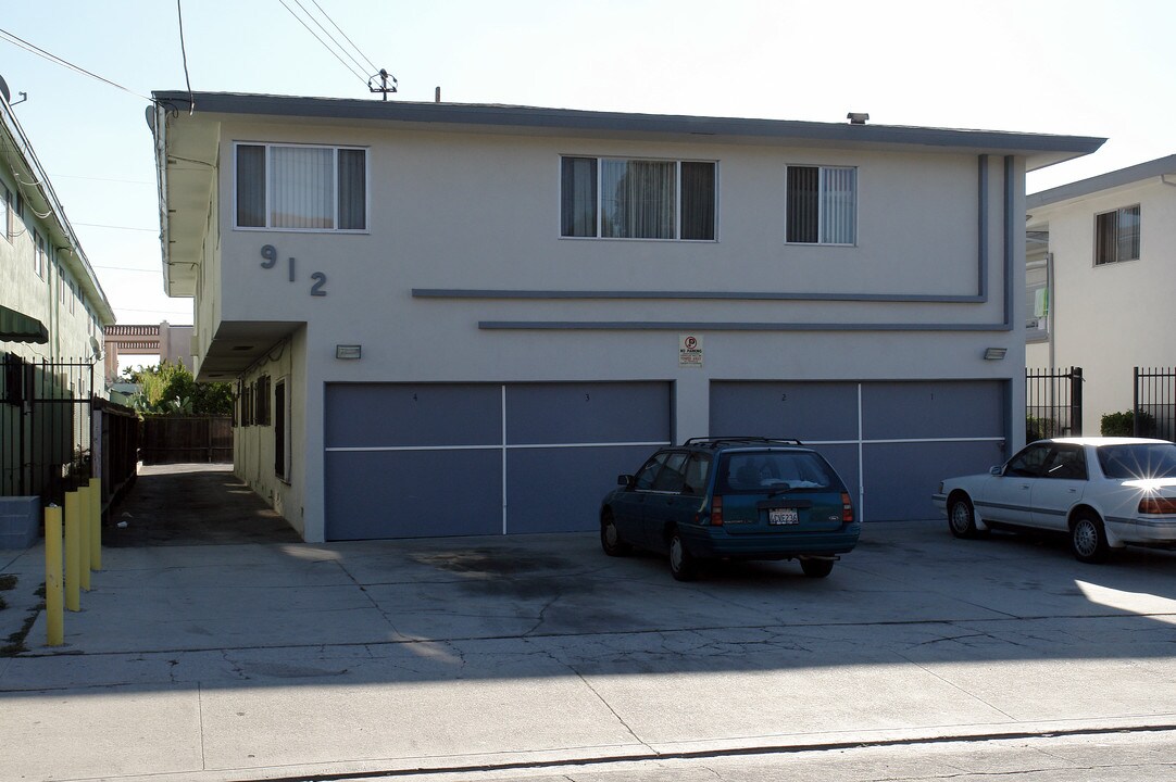 912 N Inglewood Ave in Inglewood, CA - Building Photo