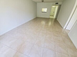8720 Shadow Wood Blvd in Coral Springs, FL - Building Photo - Building Photo