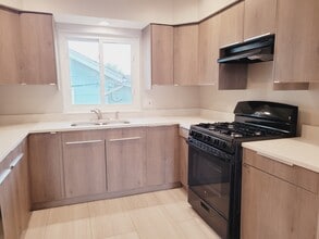 112 W Burlington Ave in Westmont, IL - Building Photo - Building Photo