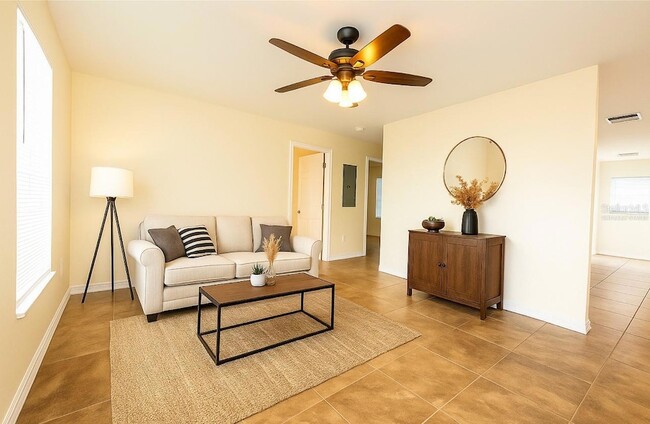 12442 Grouse Ave in Port Charlotte, FL - Foto de edificio - Building Photo